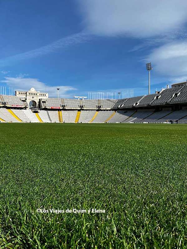 Interior del Estadi Olímpic desde la pista