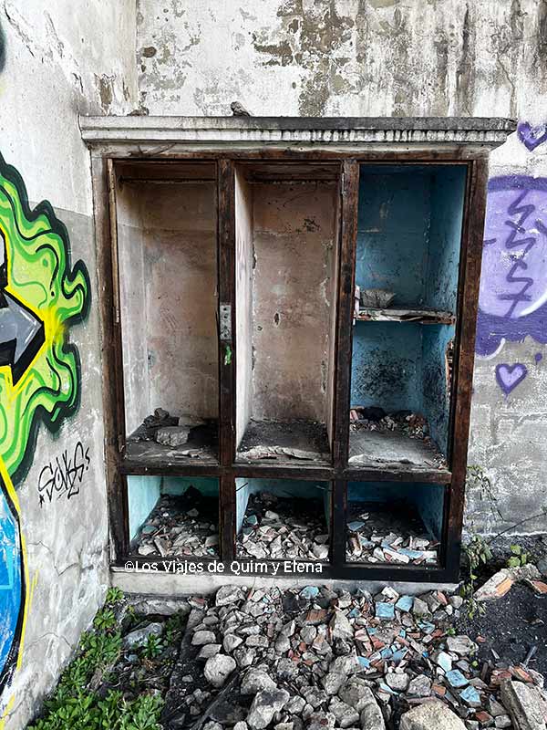 Armario en un taller de la Fábrica abandonada