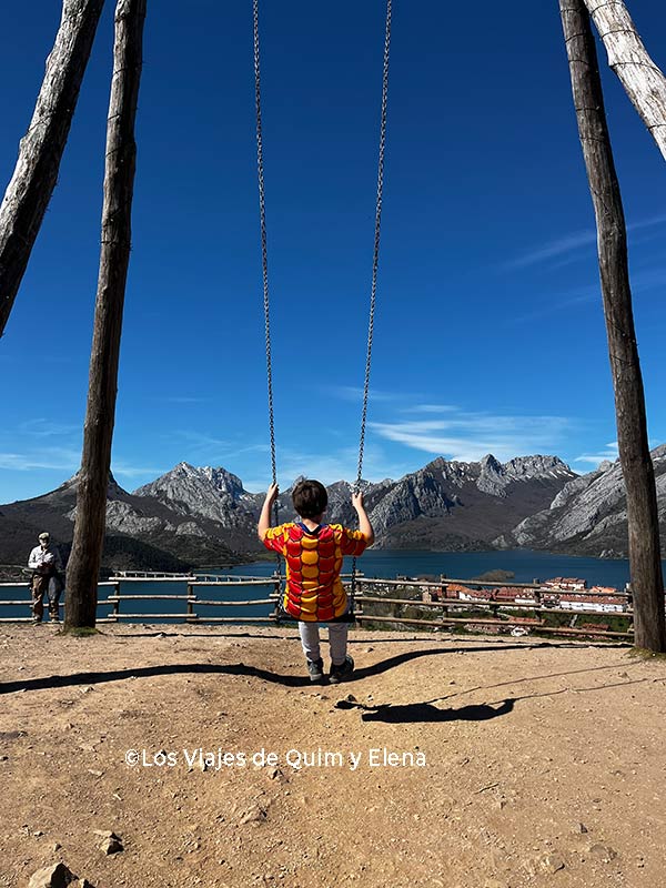 Éric en el columpio de Riaño